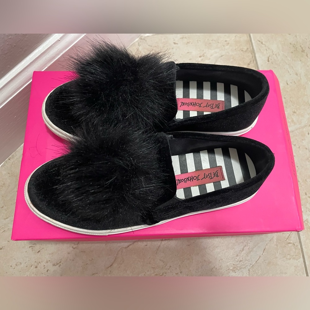 Betsy Johnson black fluffy ball sneakers size 5 (W)